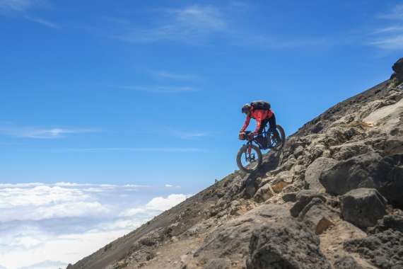 VC2016_EP03-ACAT-0329-G7-113-4K.00_17_09_21.Still034